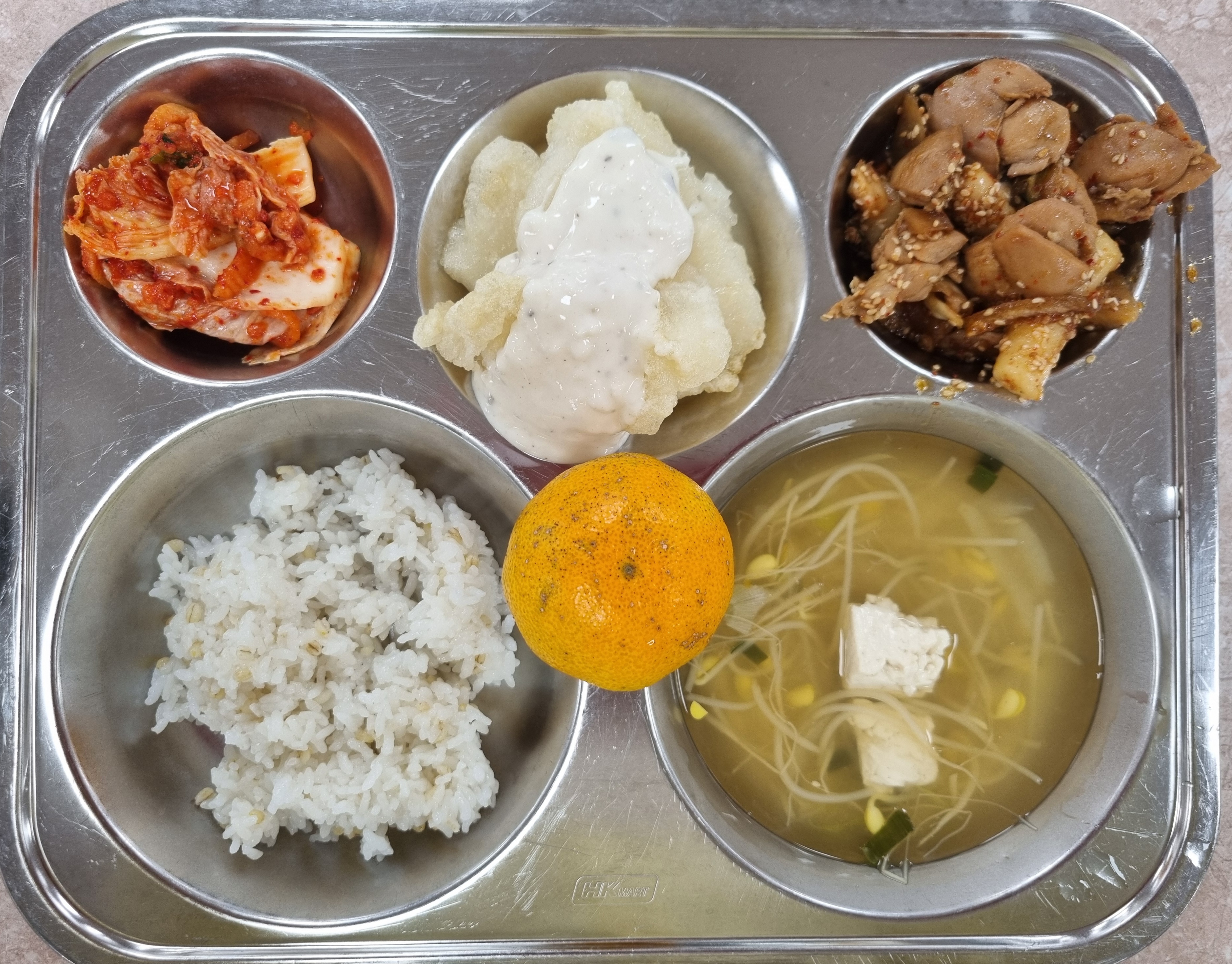 할맥밥
콩나물국(5.6)
데리야끼닭갈비(5.6.13.15.16)
꿔바로징어&치즈양파소스(1.2.5.6.17)
배추김치(9)
귤_이미지